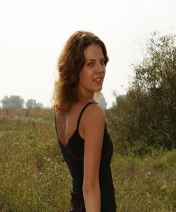 <p class='ppt-number'>069 257 365 88 53</p><p class='ppt-pricing-de'>4Cent/Min. Servicegebühr, 1800 Min/Monat €72, zzgl. mögl. Telefongebühren</p>