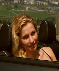 <p class='ppt-number'>069 257 365 88 53</p><p class='ppt-pricing-de'>4Cent/Min. Servicegebühr, 1800 Min/Monat €72, zzgl. mögl. Telefongebühren</p>
